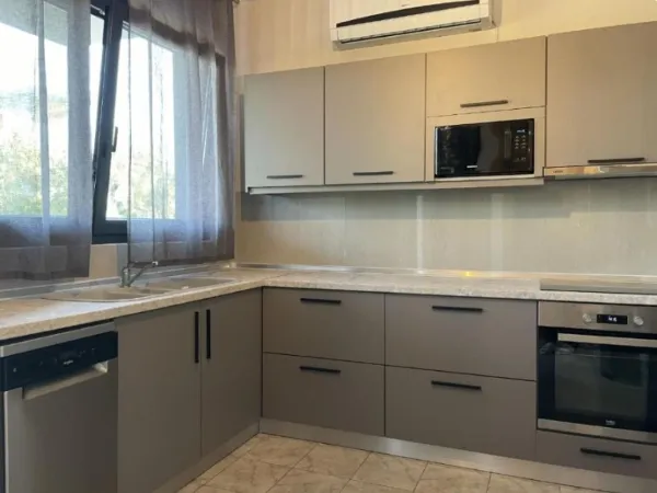 Αυτόνομο κτήριο κατοικιών 300τ.μ.  - 2