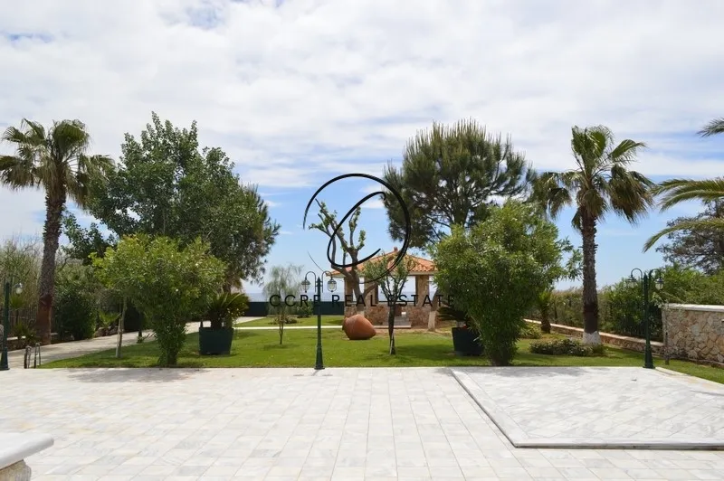 Detached house 590m²  - 5
