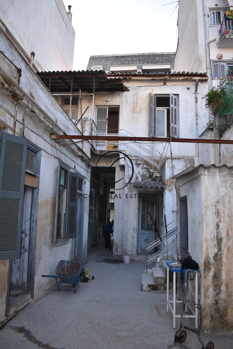 Οικόπεδο 242τ.μ.  - 4