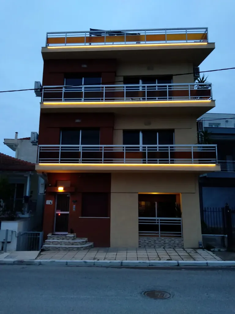 Αυτόνομο κτήριο κατοικιών 280τ.μ.  - 2