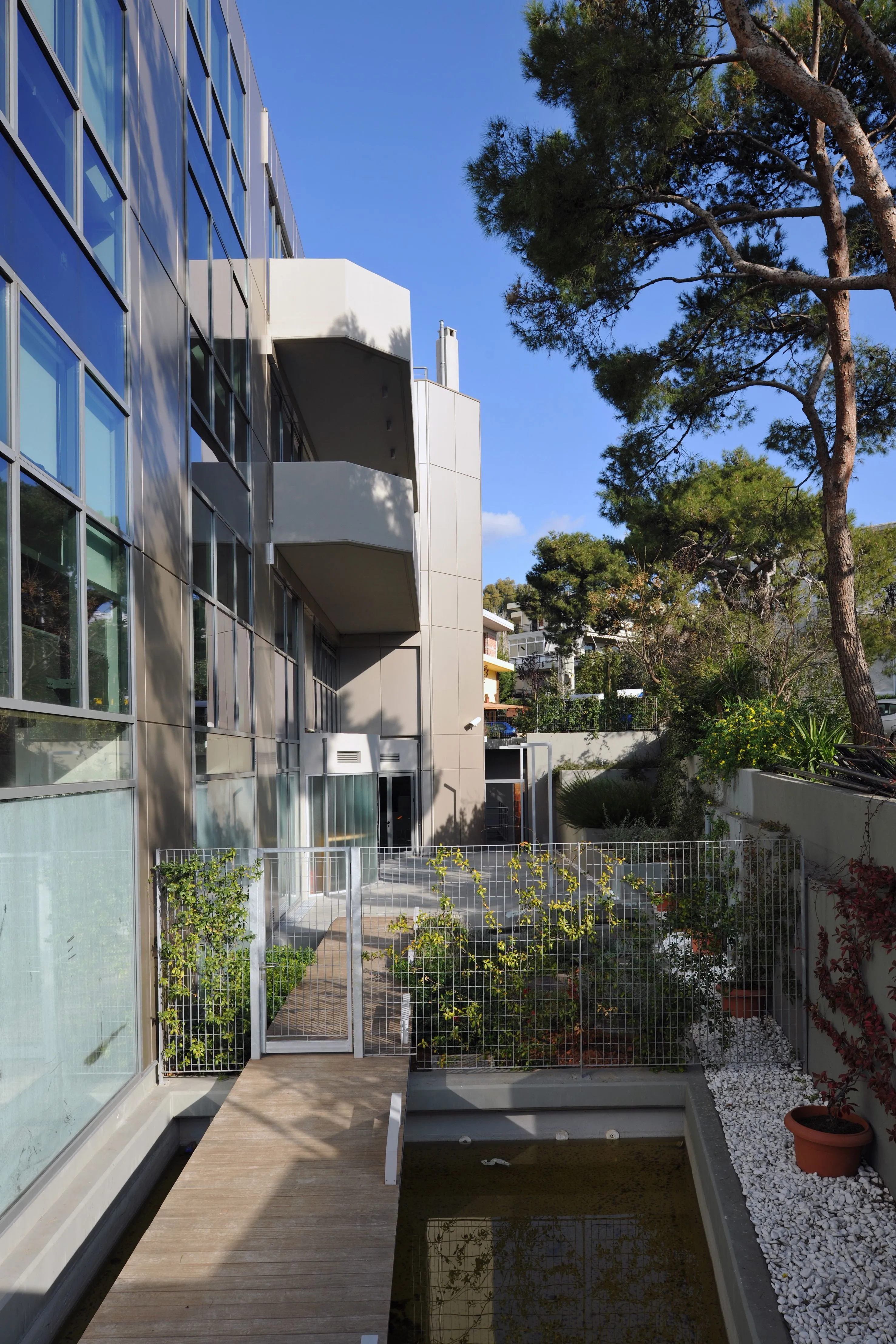 Αυτόνομο κτήριο γραφείων 2600τ.μ.  - 2