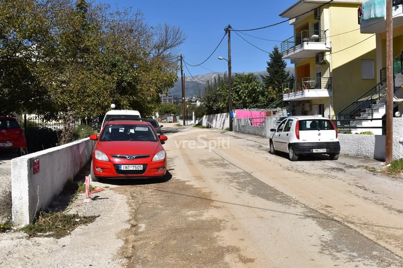 Οικόπεδο 600τ.μ.  - 4