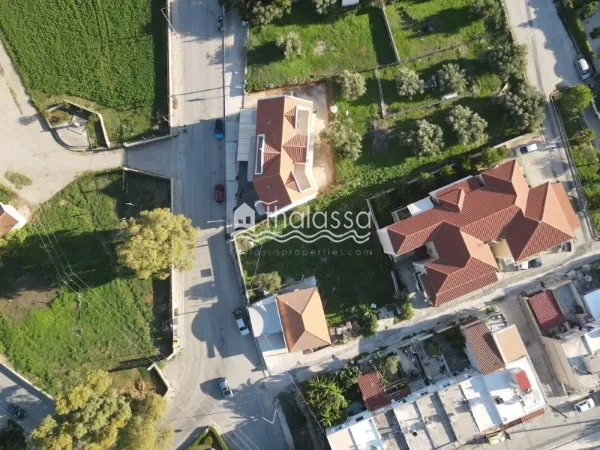 Plot 570m²  - 3