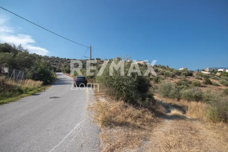 Οικόπεδο 605τ.μ.  - 2