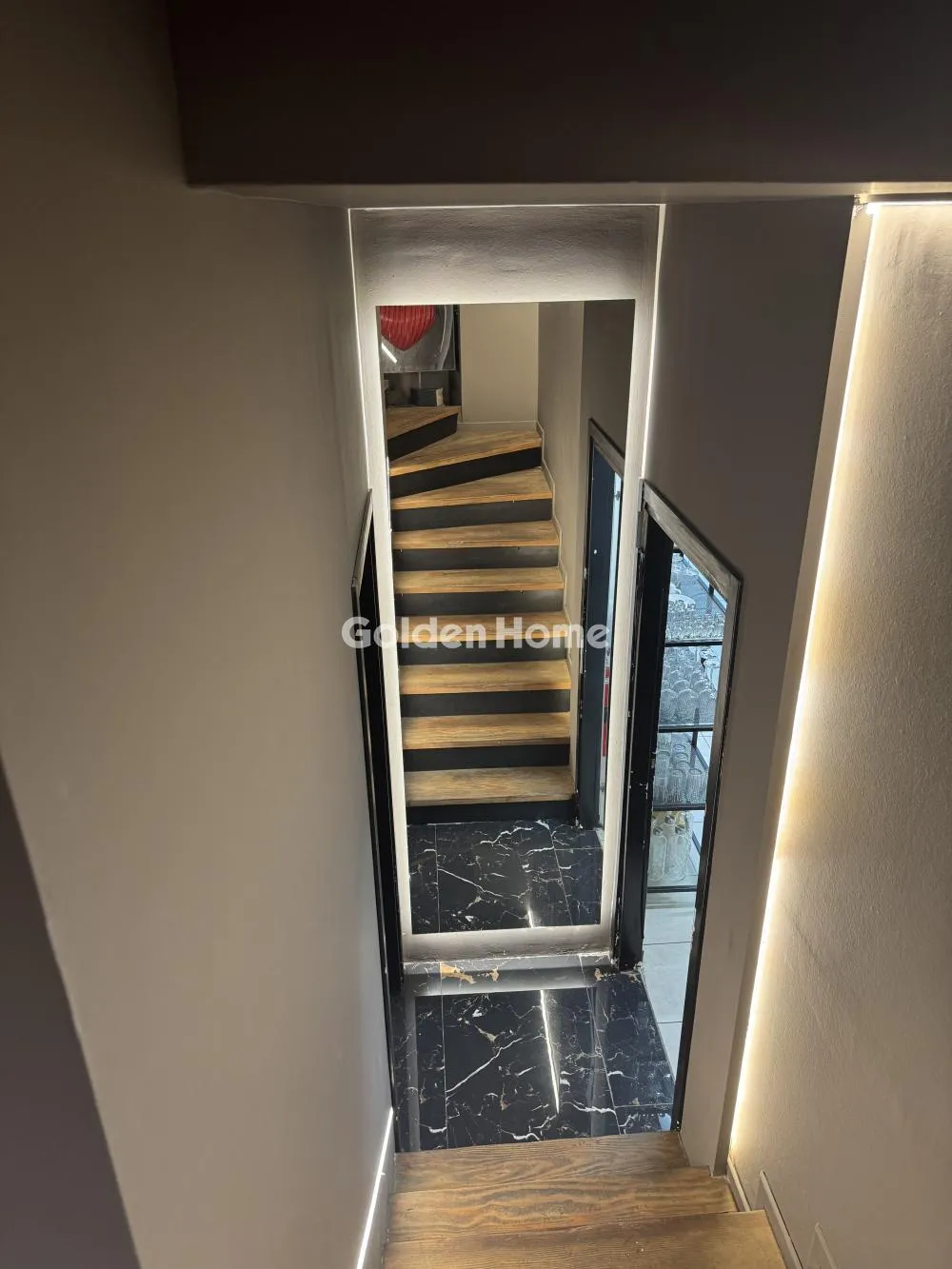 Other .. 180m²  - 4