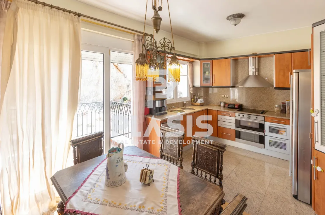 Standalone residential building 490m²  - 4