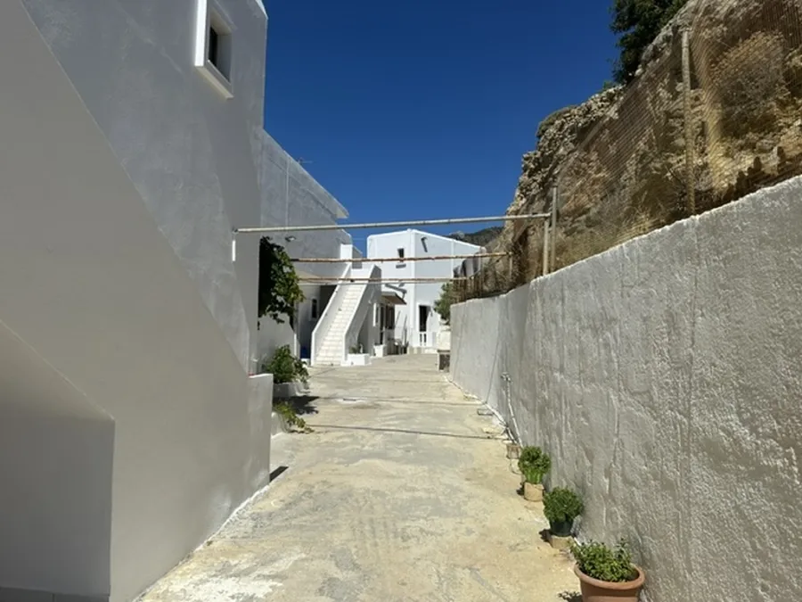 Standalone residential building 600m²  - 3