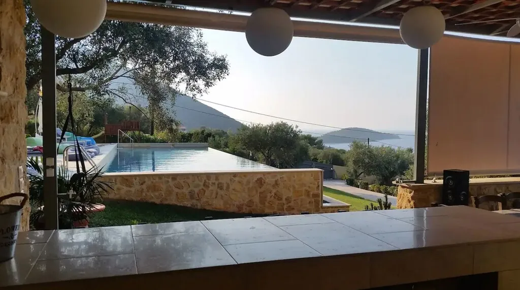 Μονοκατοικία 390τ.μ.  - 5
