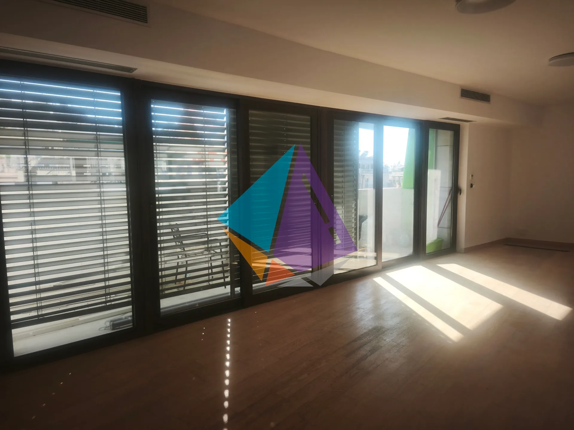 Office 105m²  - 4